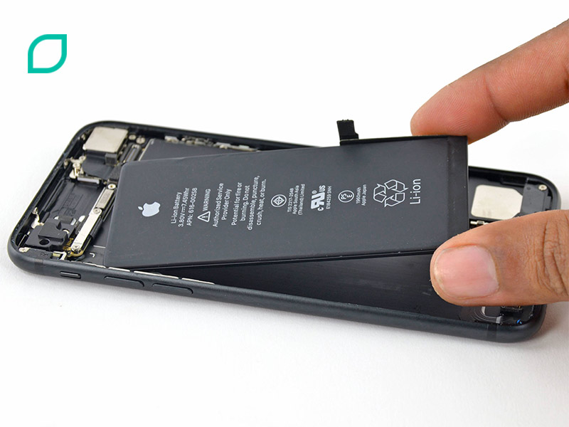 تعویض باتری آیفون به همراه حل مشکلات باتری اپل